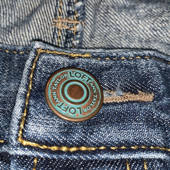 Gently Loved Ann Taylor LOFT Distressed Boyfriend Jeans - Picture 9 of 10